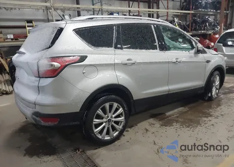 2017 Ford Escape Titanium z USA, uszkodzony, nr VIN 1FMCU9J99HUB30801
